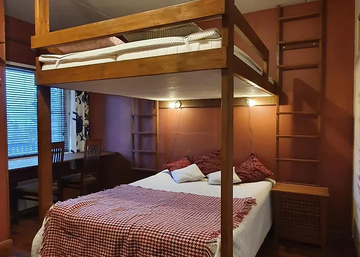 Park Base Camp روكا